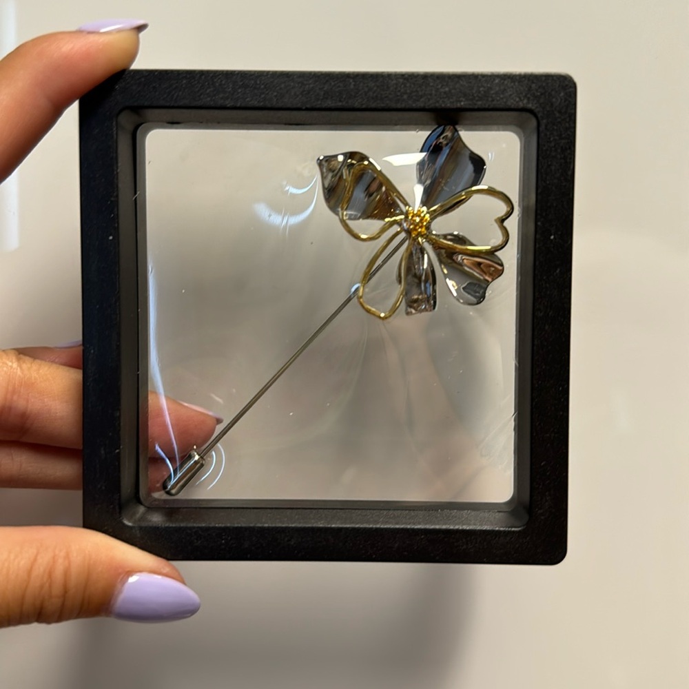Brand new pin brooch
